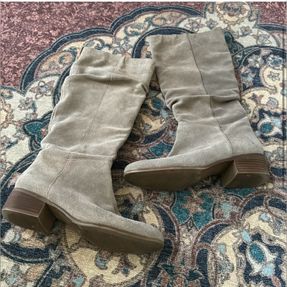 Steve Madden Pondrosa Suede knee-high taupe grey boots size 7